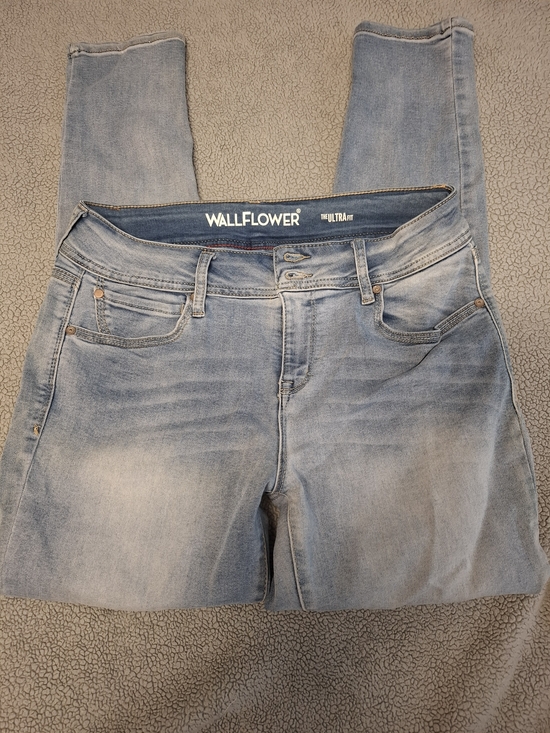 Wallflower Denim - Wallflower Light Blue Stretch Ultra High-Rise Jeggings